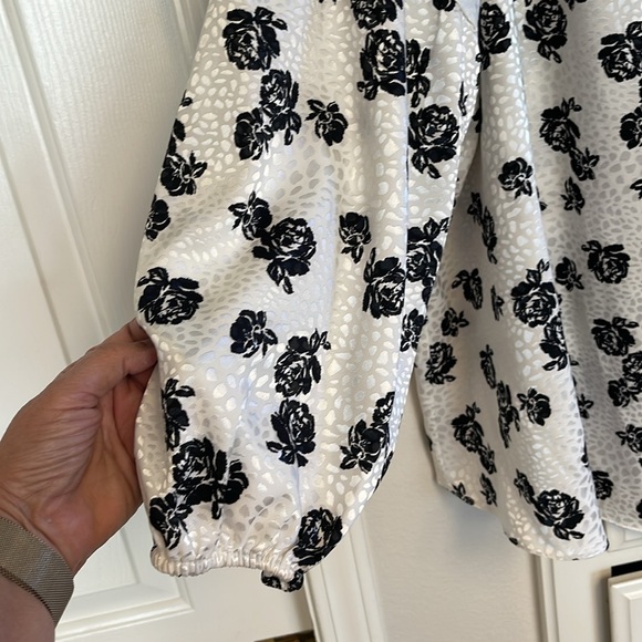 Black and white rose blouse - Picture 2 of 5